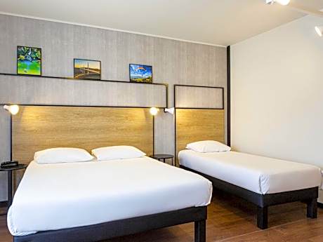 Deluxe Room with One Double Bed and One Single Bed