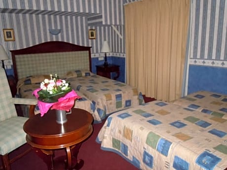 Quadruple Room (4 single beds)