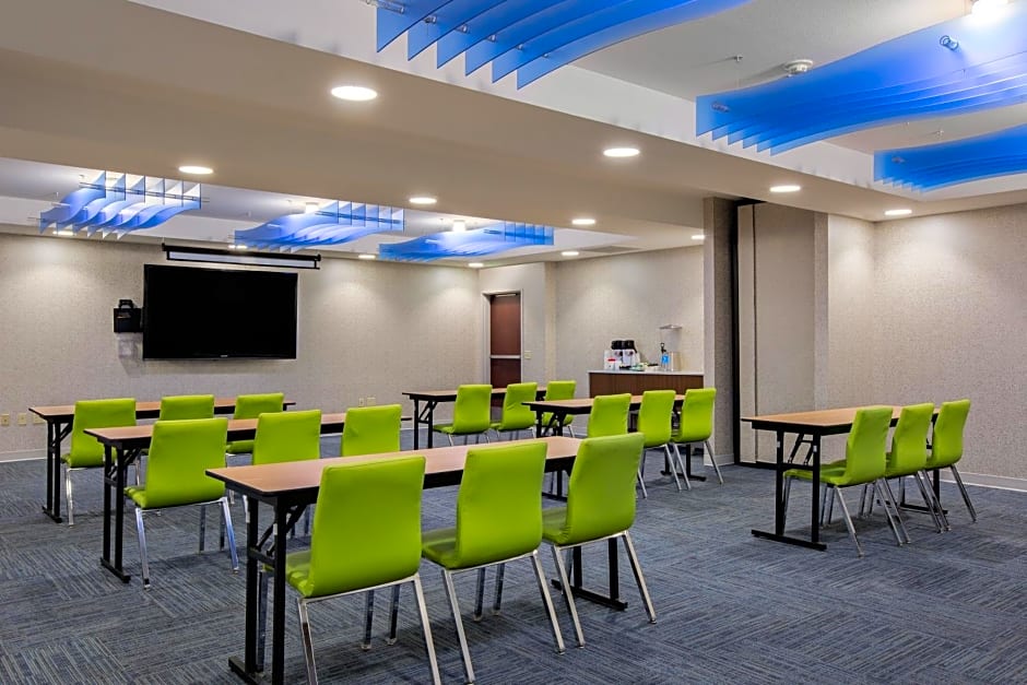 Holiday Inn Express Hotel & Suites Ontario, an IHG Hotel