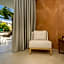 Bitzaro Grande Hotel & Suites