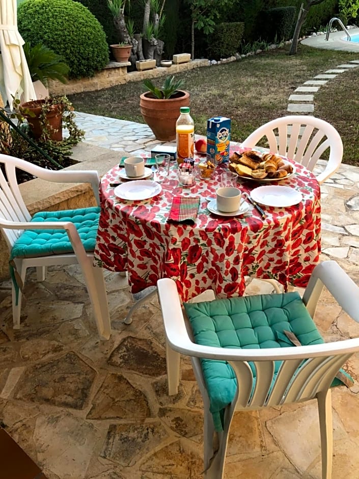 Villa C3 Arthur Rimbaub chambre d¿hôte piscine proche mer plage 600m
