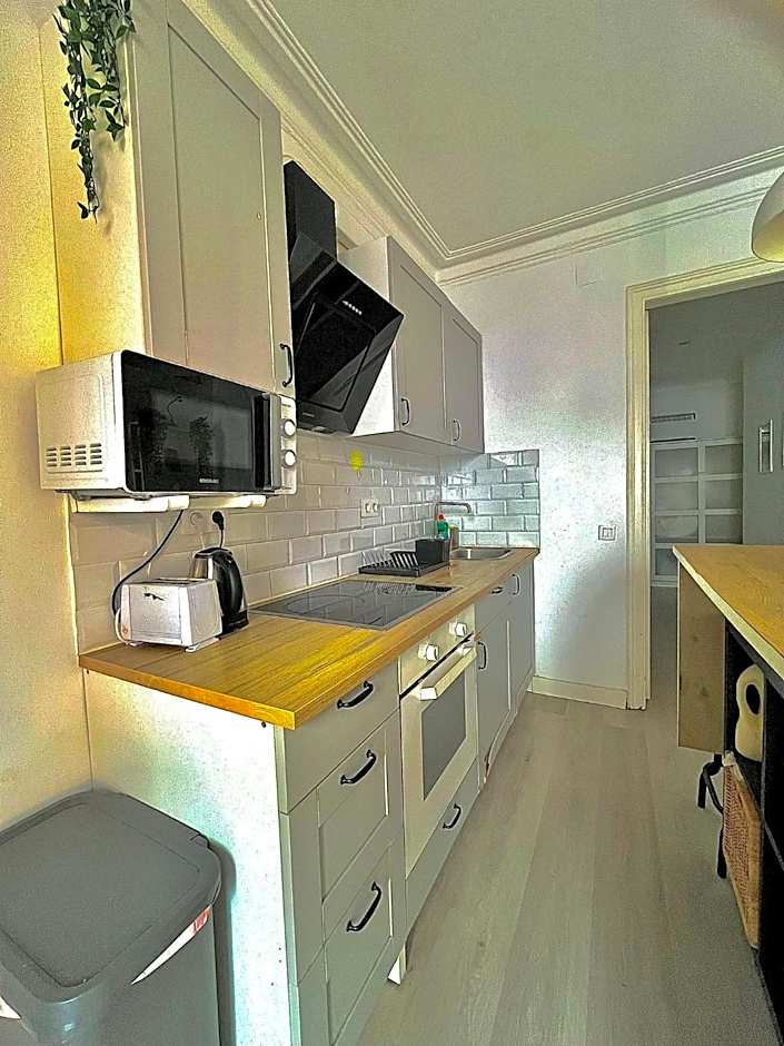 Private rooms near Parallel Av