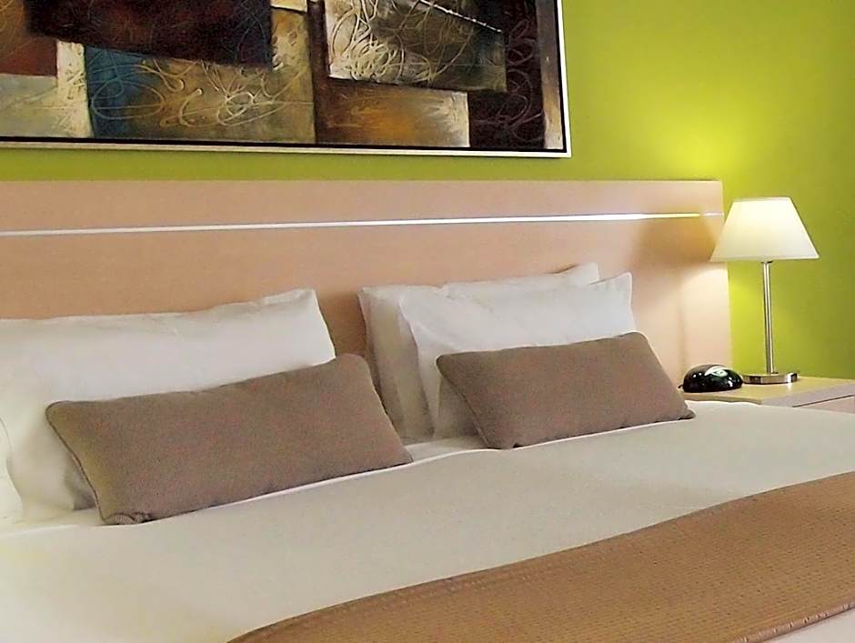 Oaks Townsville Gateway Suites