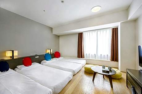 Quadruple Room with Wooden Floor, Non Smoking (4 Twin Futons)