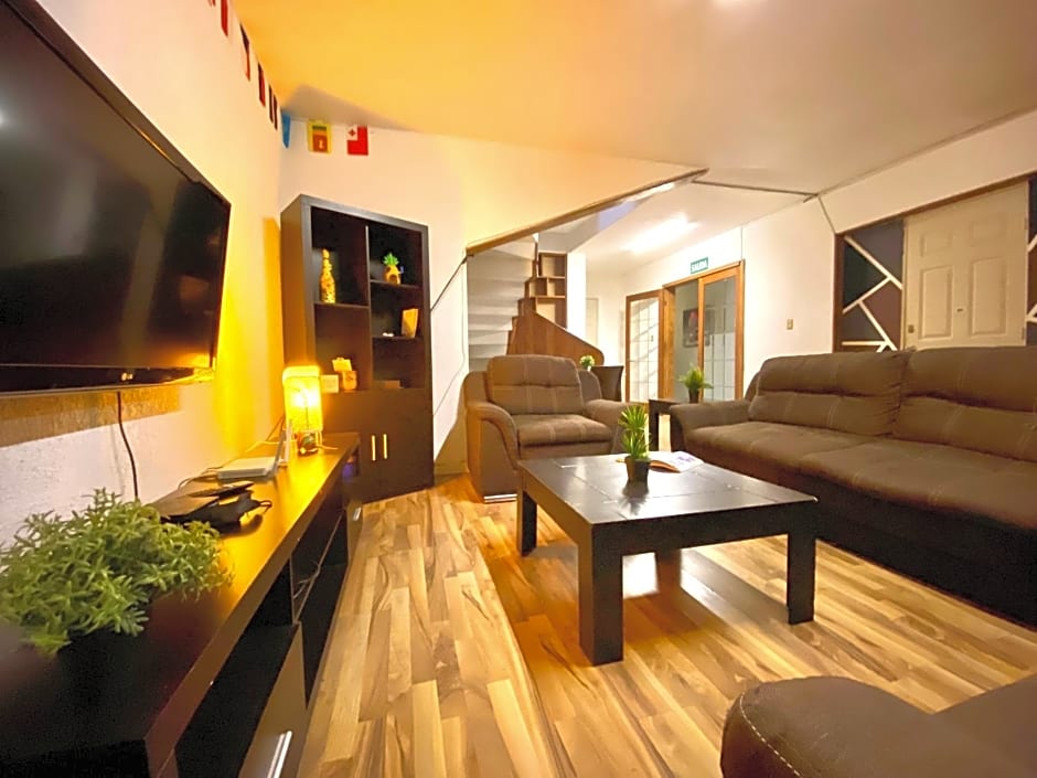 Roomies Hostel Condesa