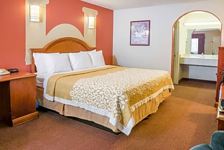 2 Queen Beds and 1 Twin Bed Studio Suite Non-Smoking