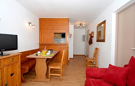 Studio apartment with sleeping alcove for 4 people