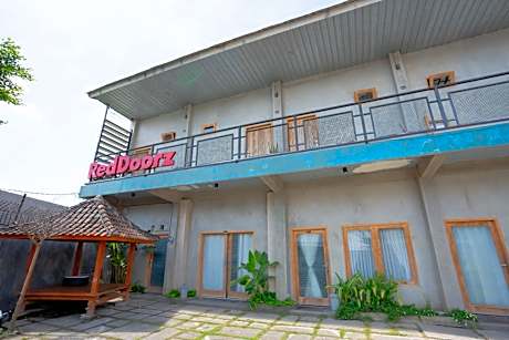 RedDoorz Syariah near Lombok Epicentrum Mall