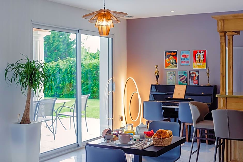 VILLA DES CHENES-Adult only
