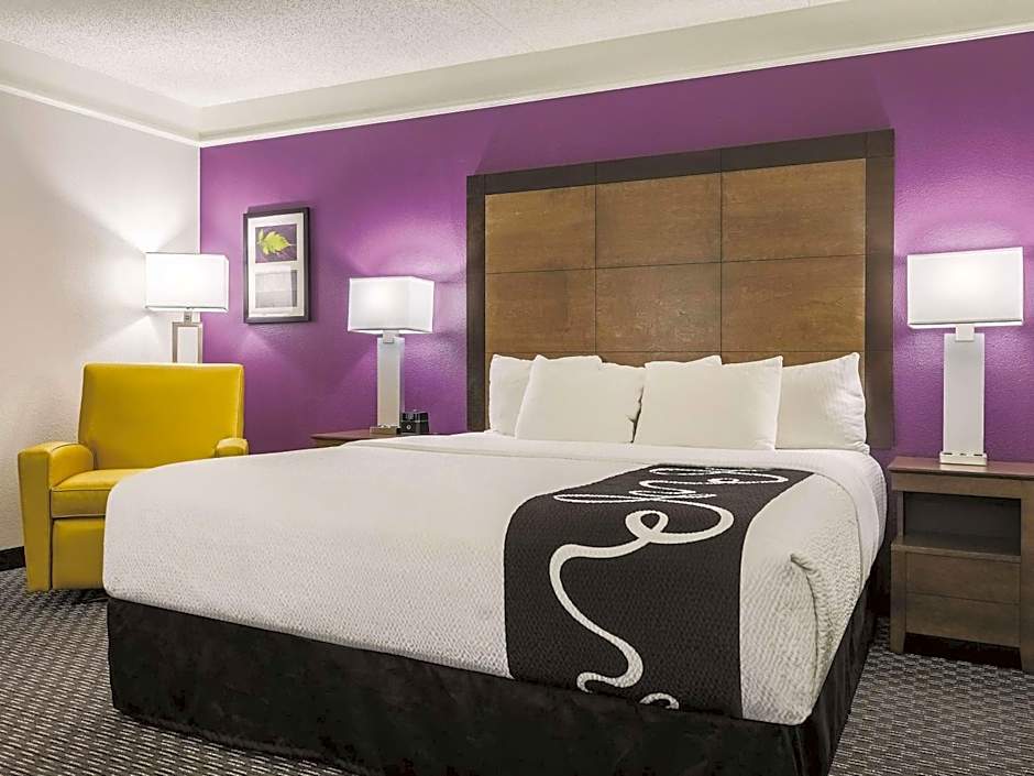 La Quinta Inn & Suites by Wyndham Alexandria Airport