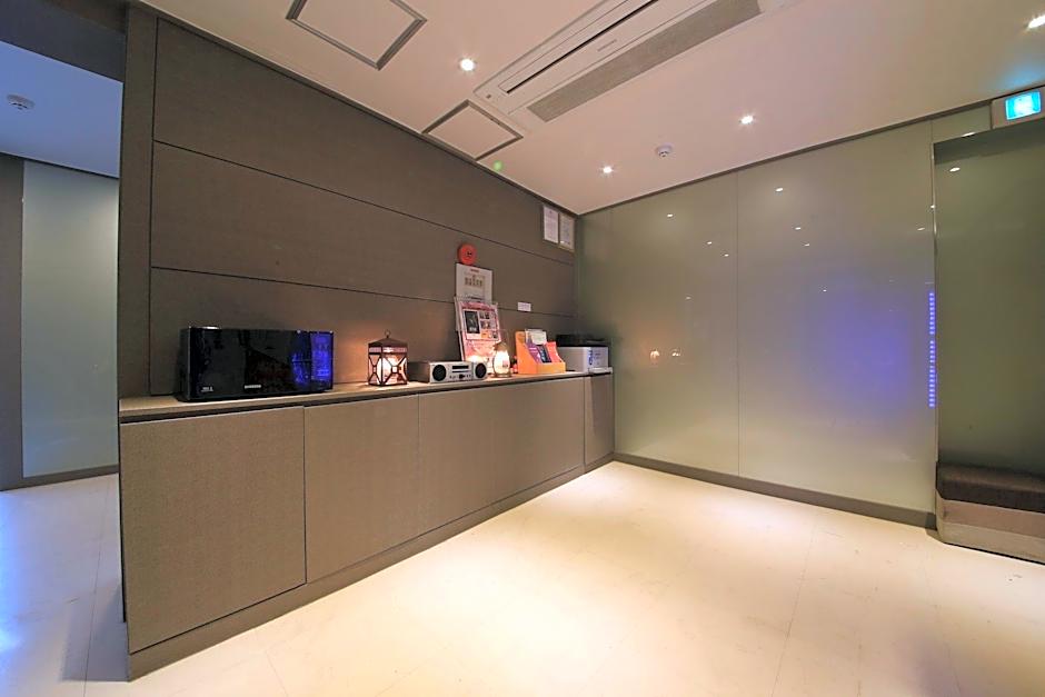 Hotel M story