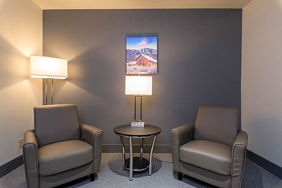 Photo 1 of 7 of Executive 1 King Bed Suite