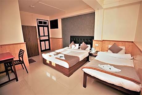 Basic Triple Room with Shared Bathroom