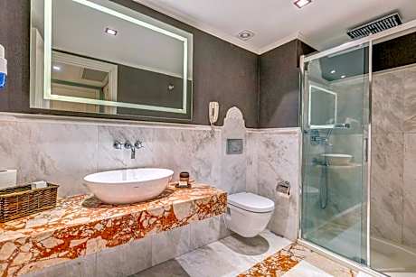 Deluxe Twin Room with Balcony