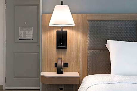 King Room with King Bed - Non-Smoking