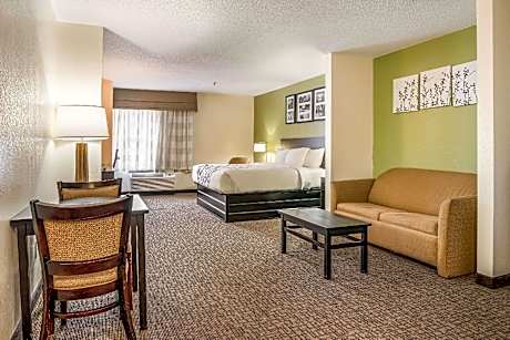 King Suite - Non-Smoking