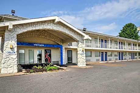 Motel 6-Saint Joseph, MO
