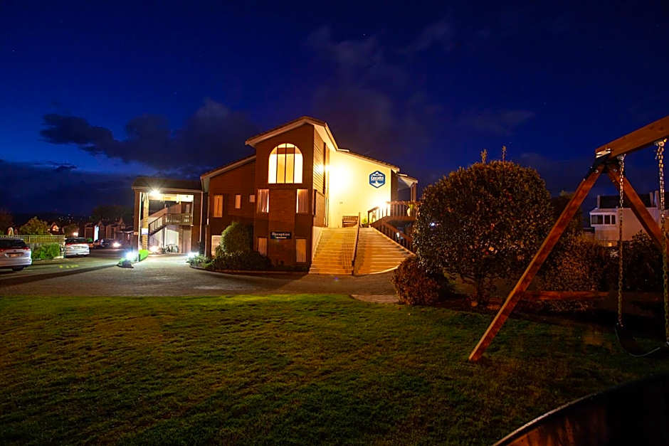 Cascades Lakefront Motel