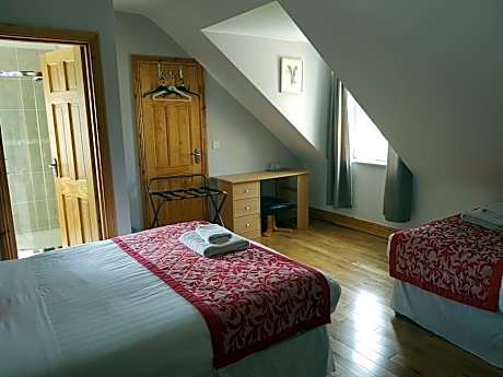 Family Room (2 Adults + 2 Children)