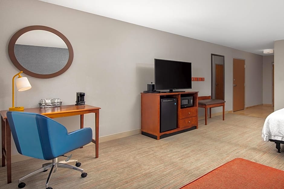 Newly Renovated - Hampton Inn Medford