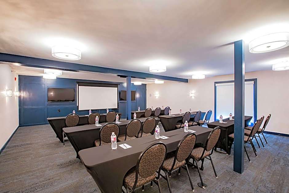 The Burgundy Hotel, Tapestry Collection by Hilton