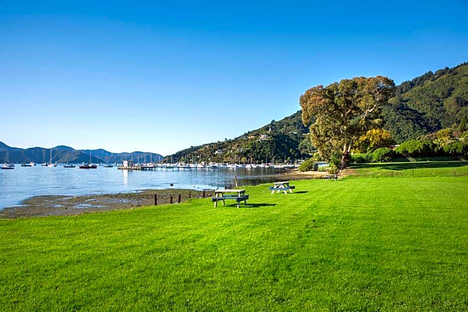 Bay Vista Waterfront Motel