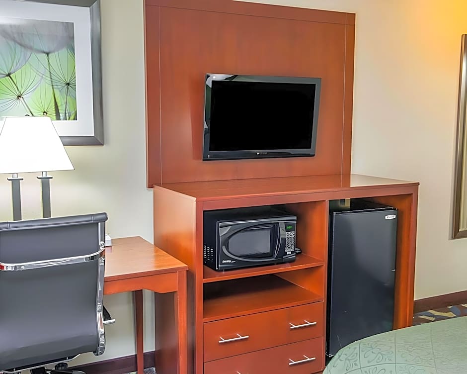 Quality Inn & Suites South Bend Airport