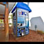 Sunrise Surprise 9th floor 2BR 2 BA King Suite Beach shuttle, heated pool!
