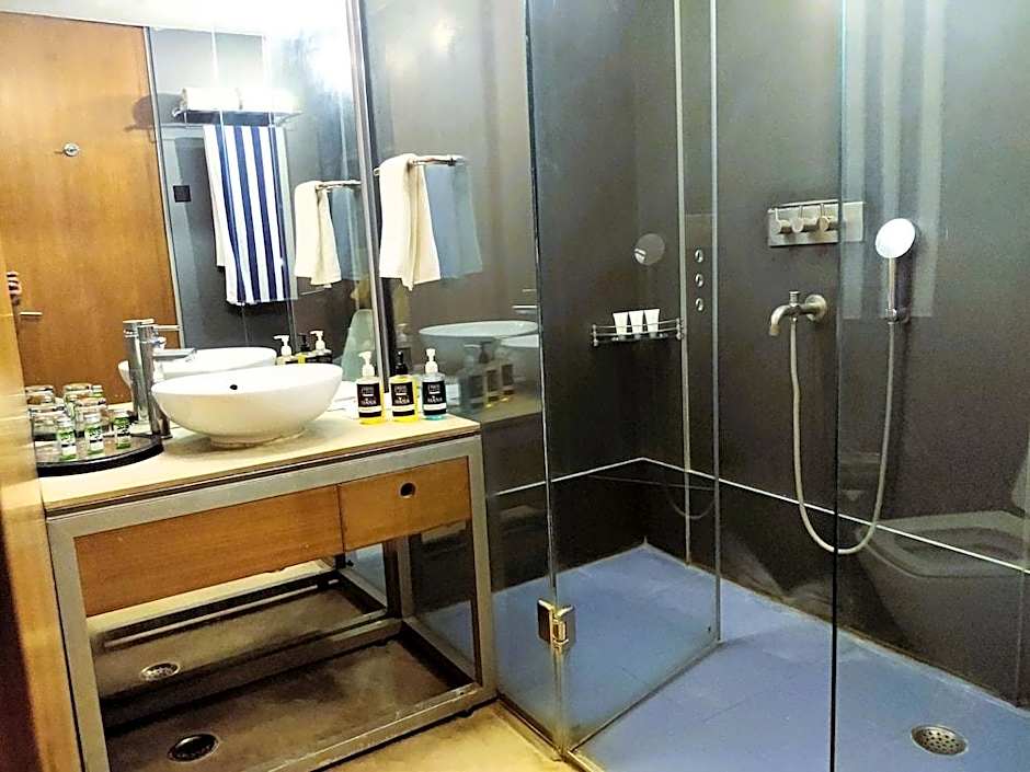 Mana Hotels