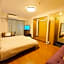 honeys guest house elevator , wash machine, huge closet space, private bathroom, walk to skytree in 10 minutes