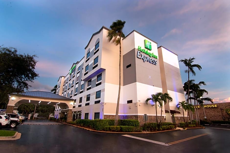 Holiday Inn Express and Suites Fort Lauderdale Airport West