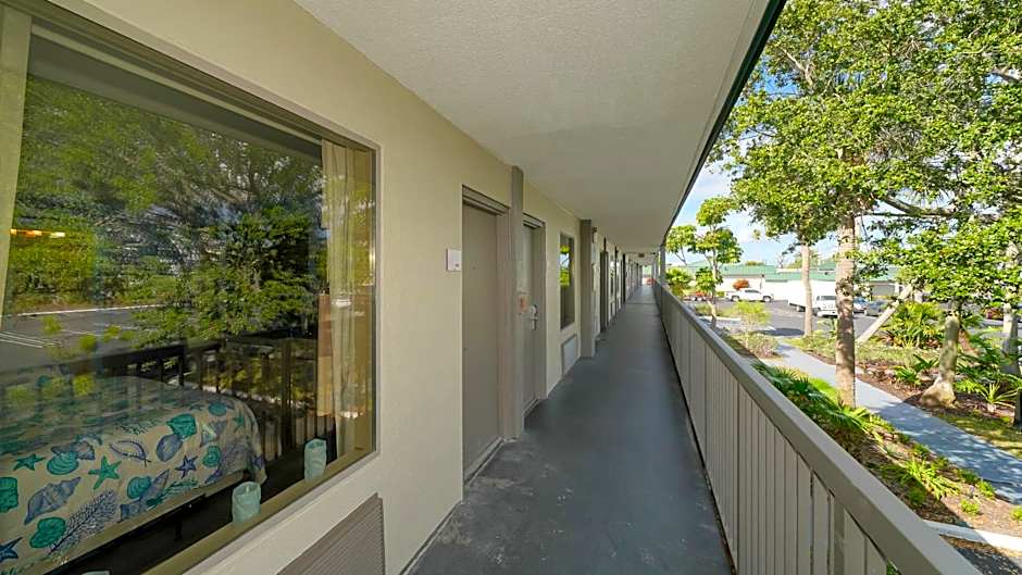 Heated Pool, Fireplace, 70" TV, Waterfront & More!