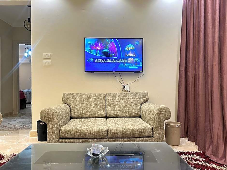 شقه مفروشه ارضي بحديقه خاصه apartment in Cairo