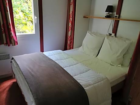 Two-Bedroom Bungalow + 2 Bathroom (6 Adults)