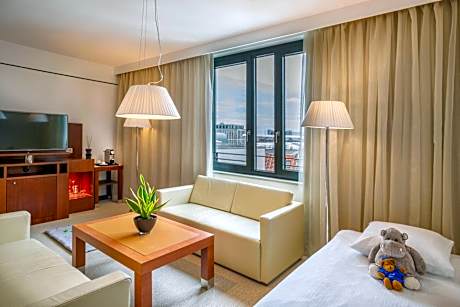 The Level Family Junior Suite with Executive Lounge Access