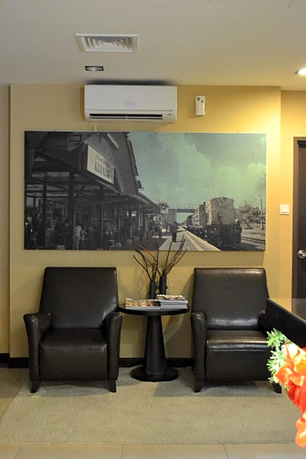 Capital O Rail Hotel