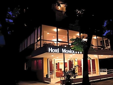 Hotel Monica