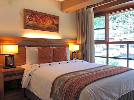 Superior Queen Room - City View