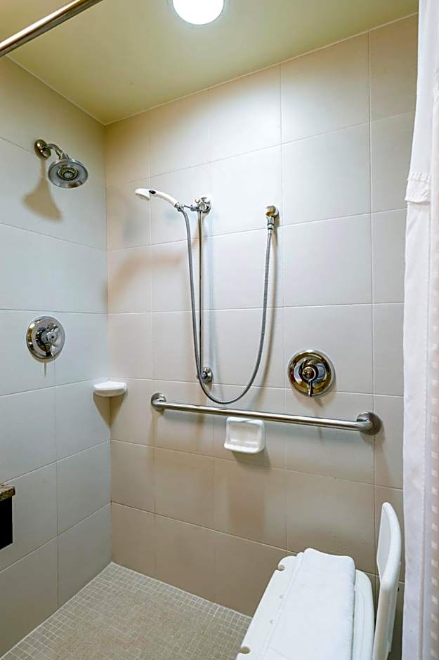 Holiday Inn Express Frazer - Malvern By IHG