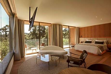 Suite with Garden View