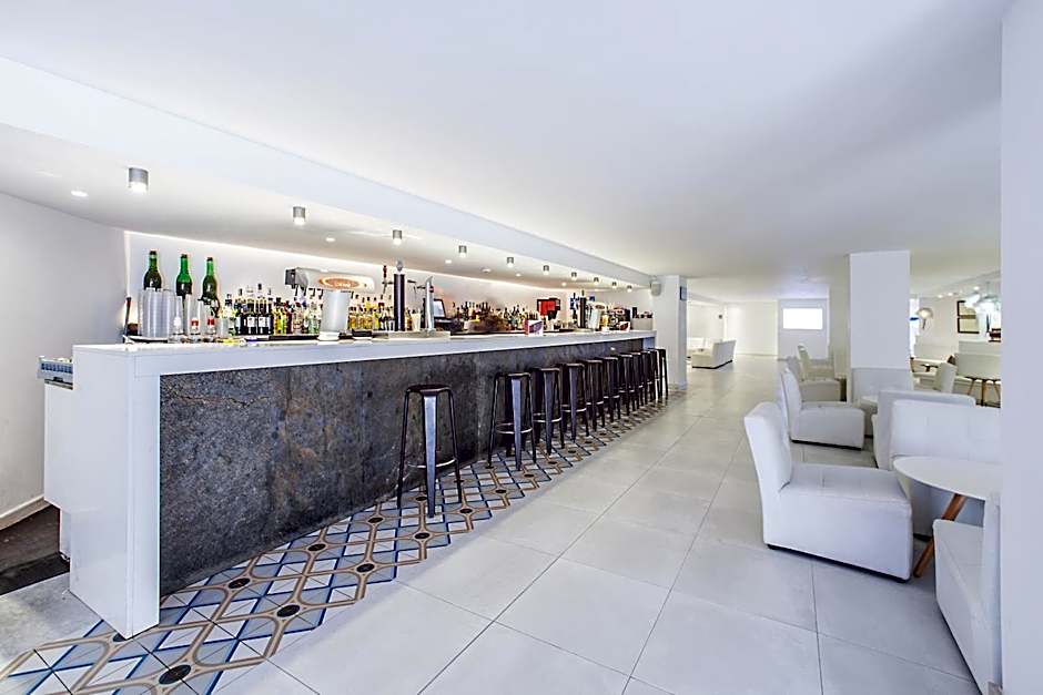 Fergus Style Cala Blanca Suites