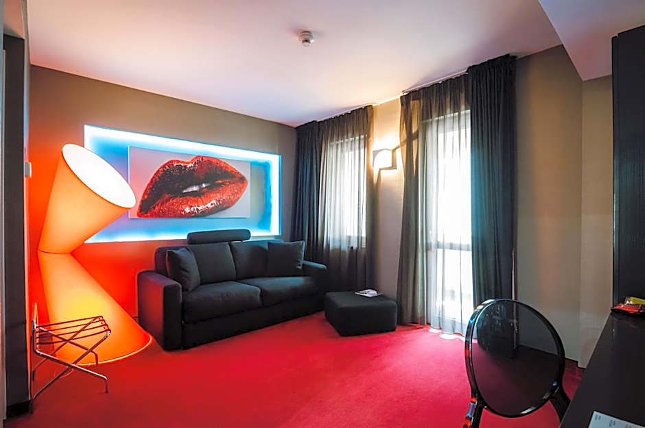 Plaza V Executive Hotel