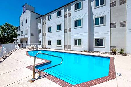 Motel 6-Junction City, KS