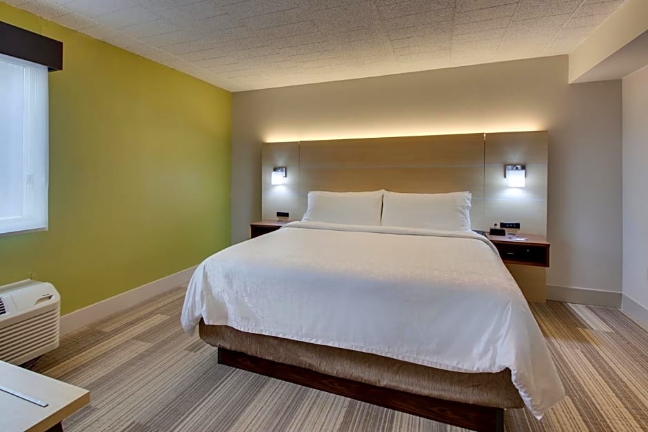 Holiday Inn Express Pittston - Scranton Airport