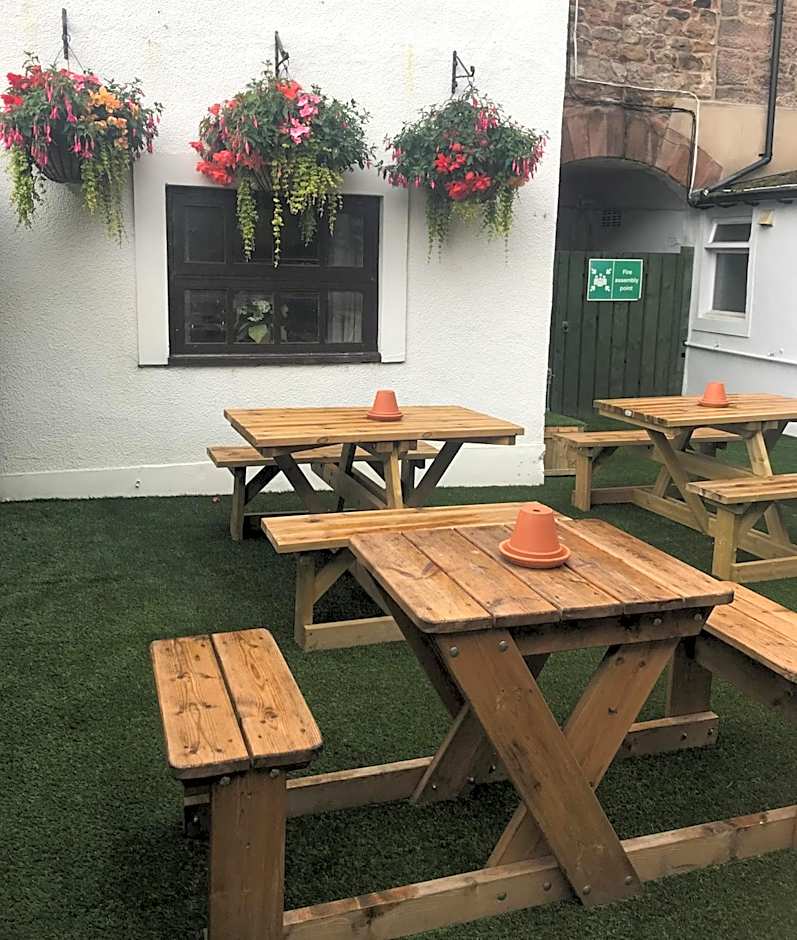 Crown and Cushion Appleby