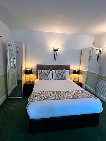 Barons Court Hotel