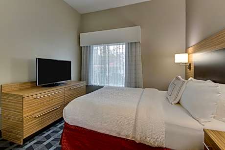 One-Bedroom Queen Suite with Sofa Bed and Roll-in Shower - Mobility and Hearing Accessible