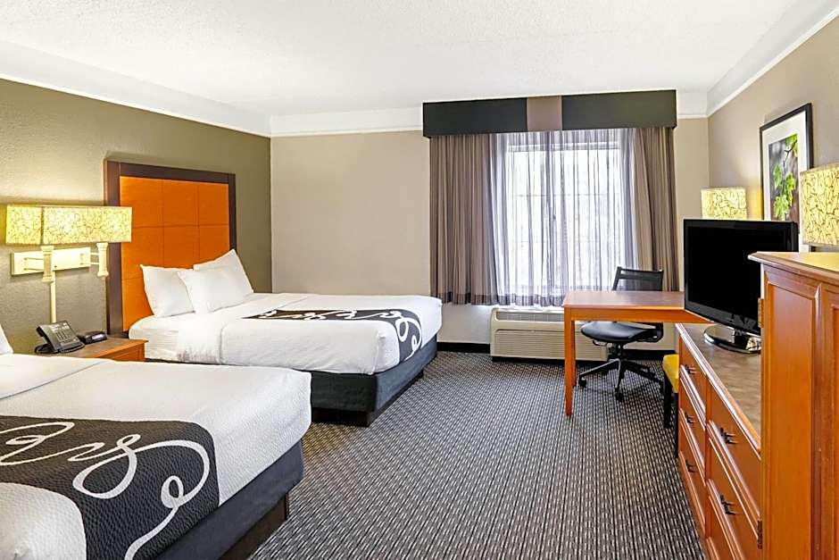 La Quinta Inn & Suites by Wyndham Houston West Park 10