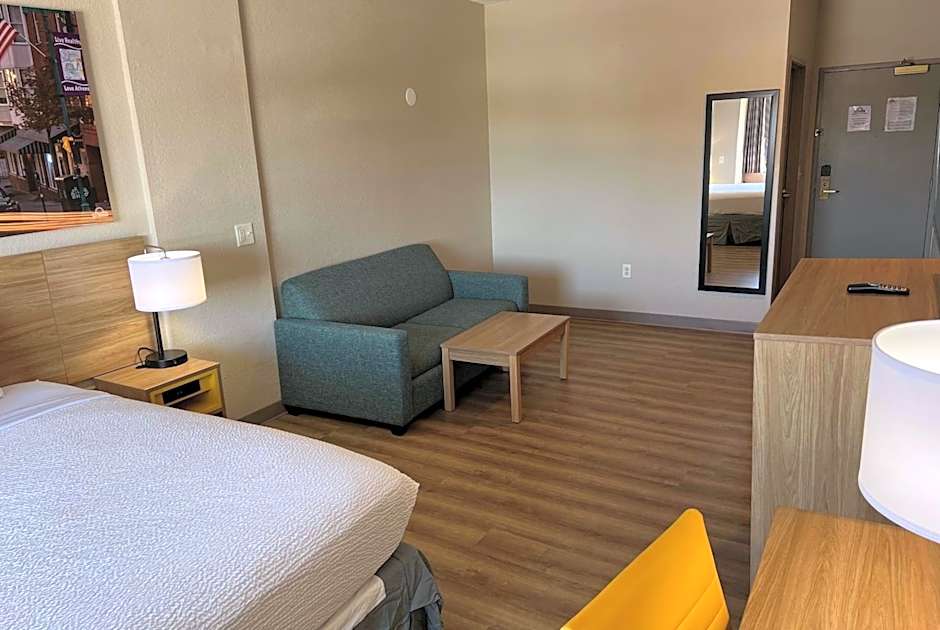 Days Inn by Wyndham near Kansas Speedway