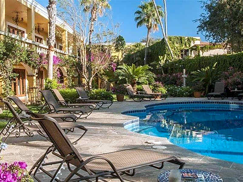 El Encanto Inn